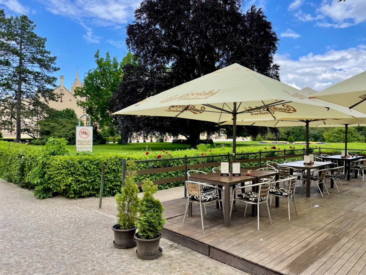 Z�meck� restaurace Lednice